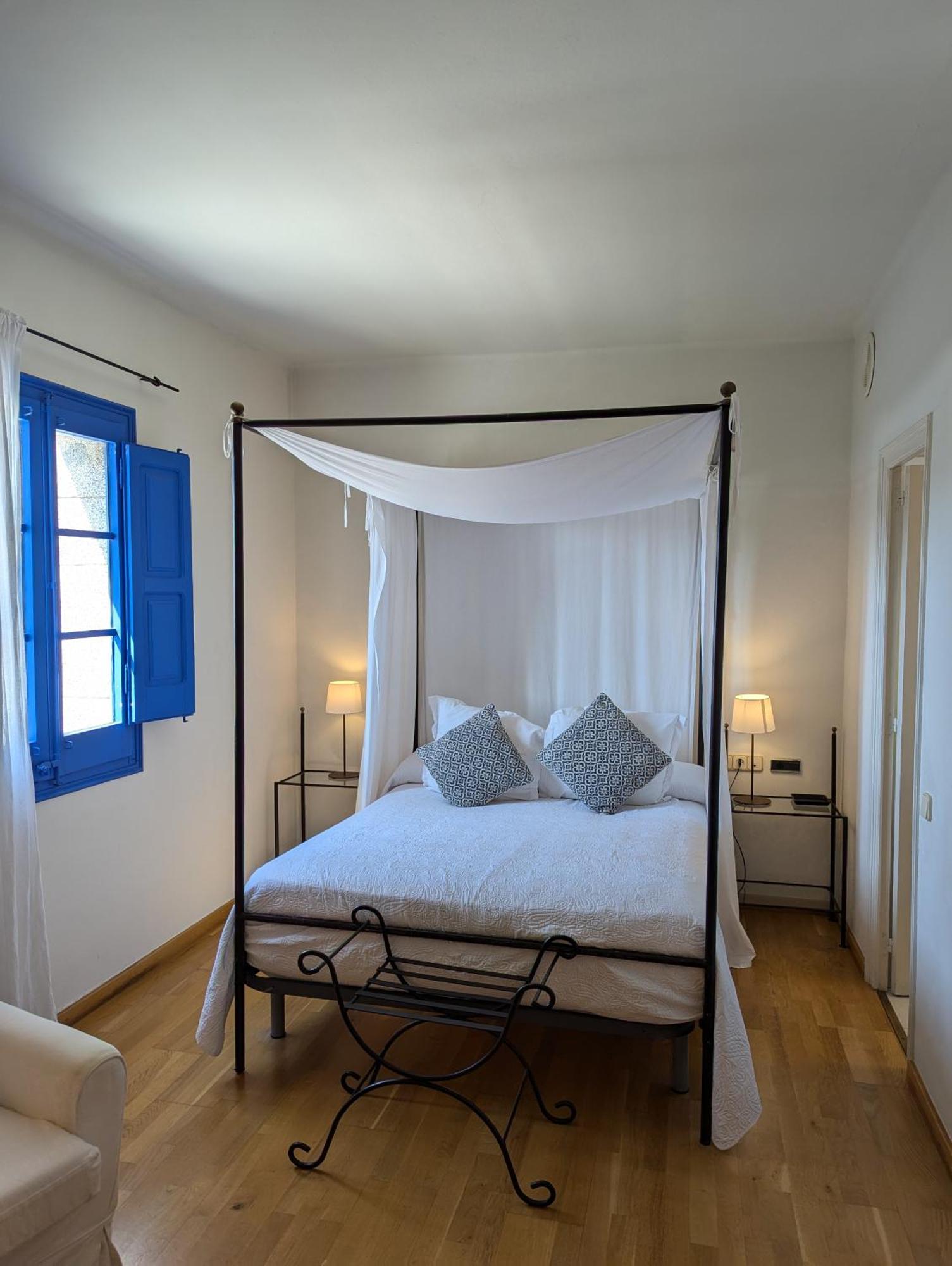 Hostal De La Placa - Hotel Boutique Cabrils Zewnętrze zdjęcie