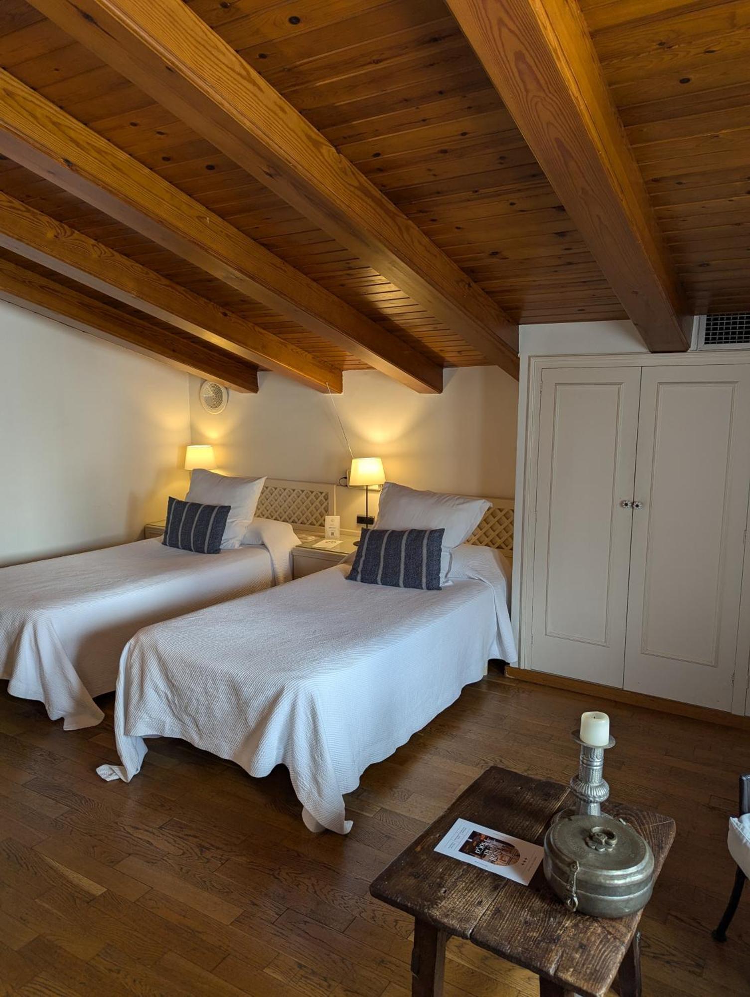 Hostal De La Placa - Hotel Boutique Cabrils Zewnętrze zdjęcie