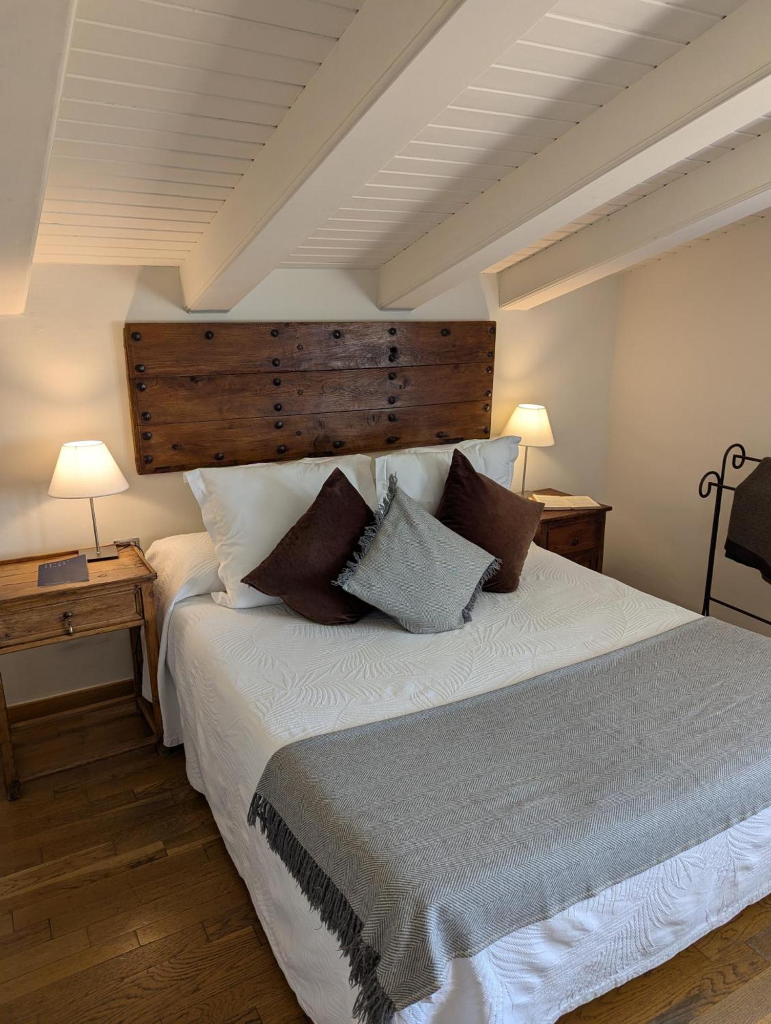 Hostal De La Placa - Hotel Boutique Cabrils Zewnętrze zdjęcie